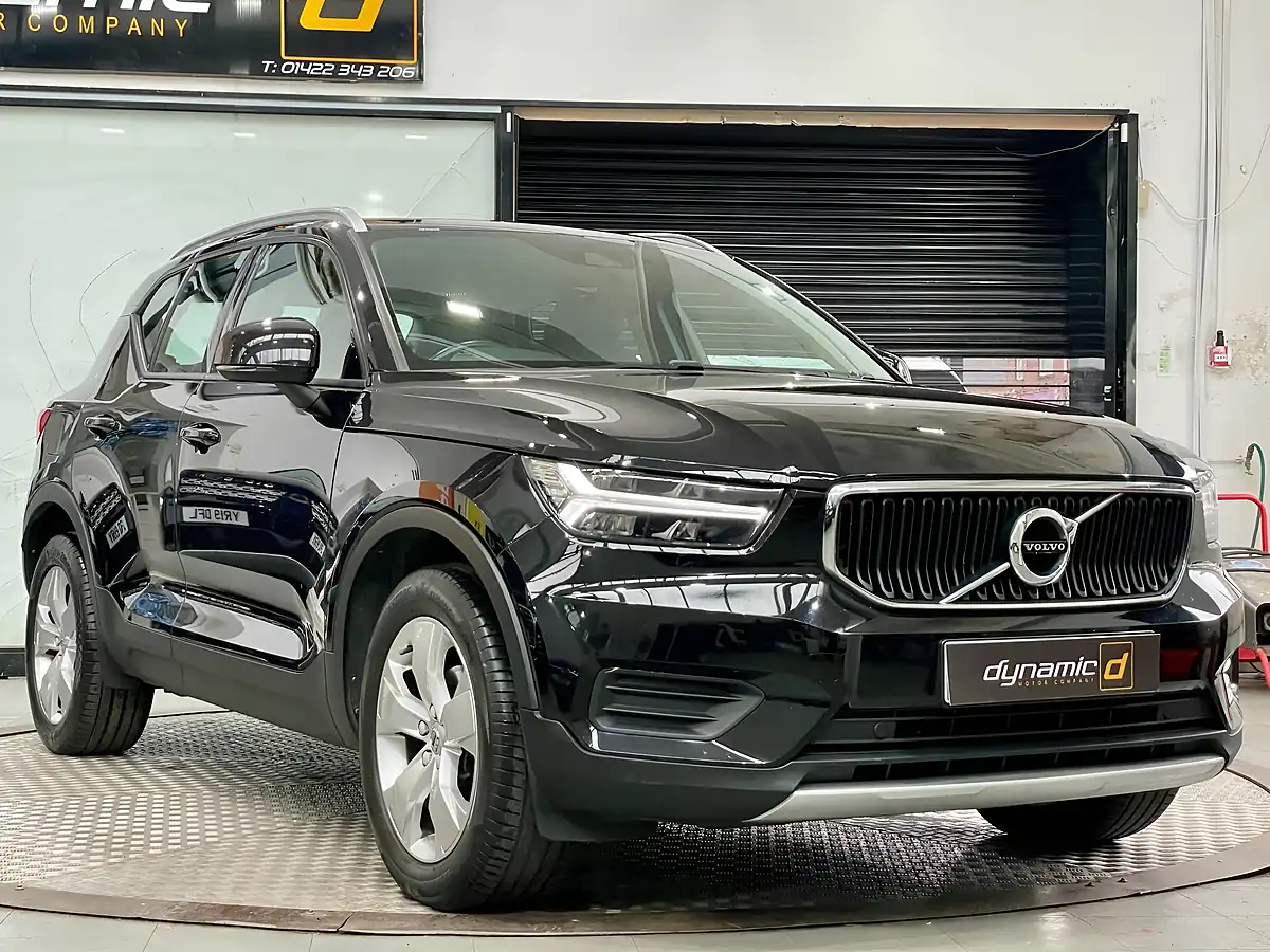 Used 2020 Volvo XC40 Momentum Black - Interior and Exterior details 2