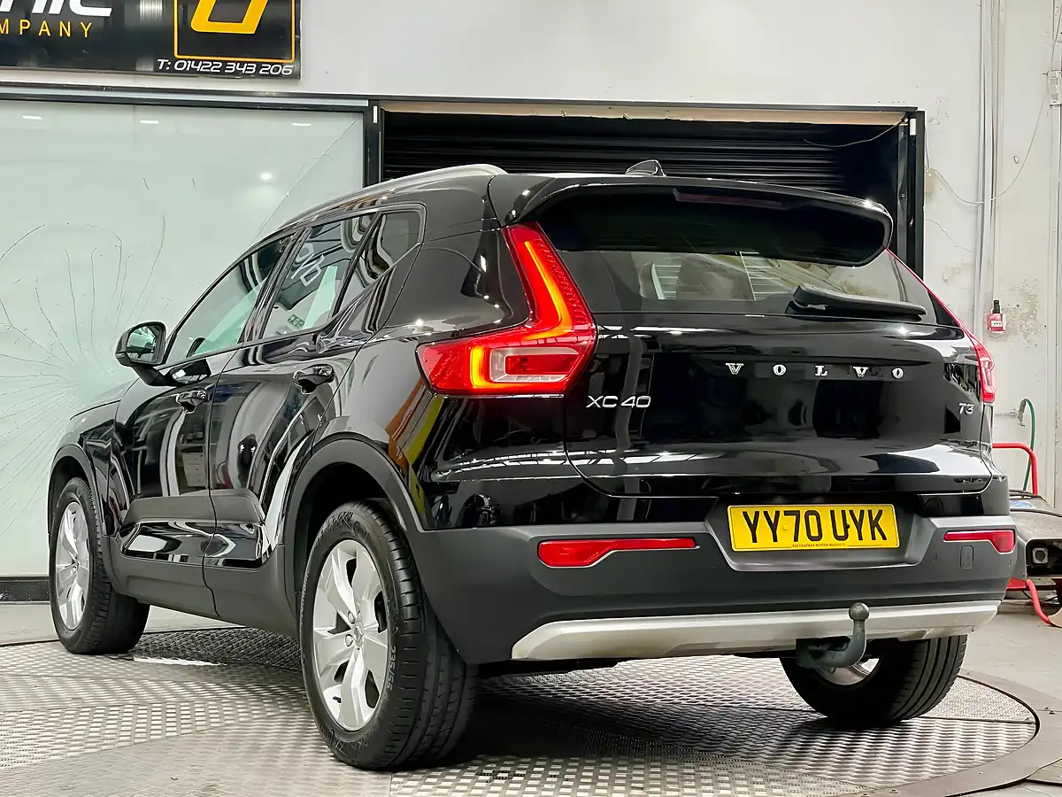 Used 2020 Volvo XC40 Momentum Black - Interior and Exterior details 5