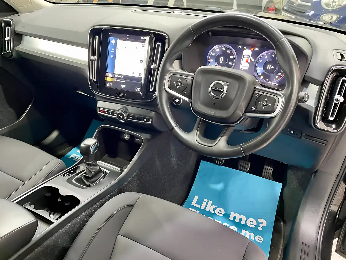 Used 2020 Volvo XC40 Momentum Black - Interior and Exterior details 6