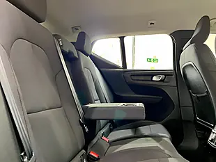 Used 2020 Volvo XC40 Momentum Black - Interior and Exterior details 8