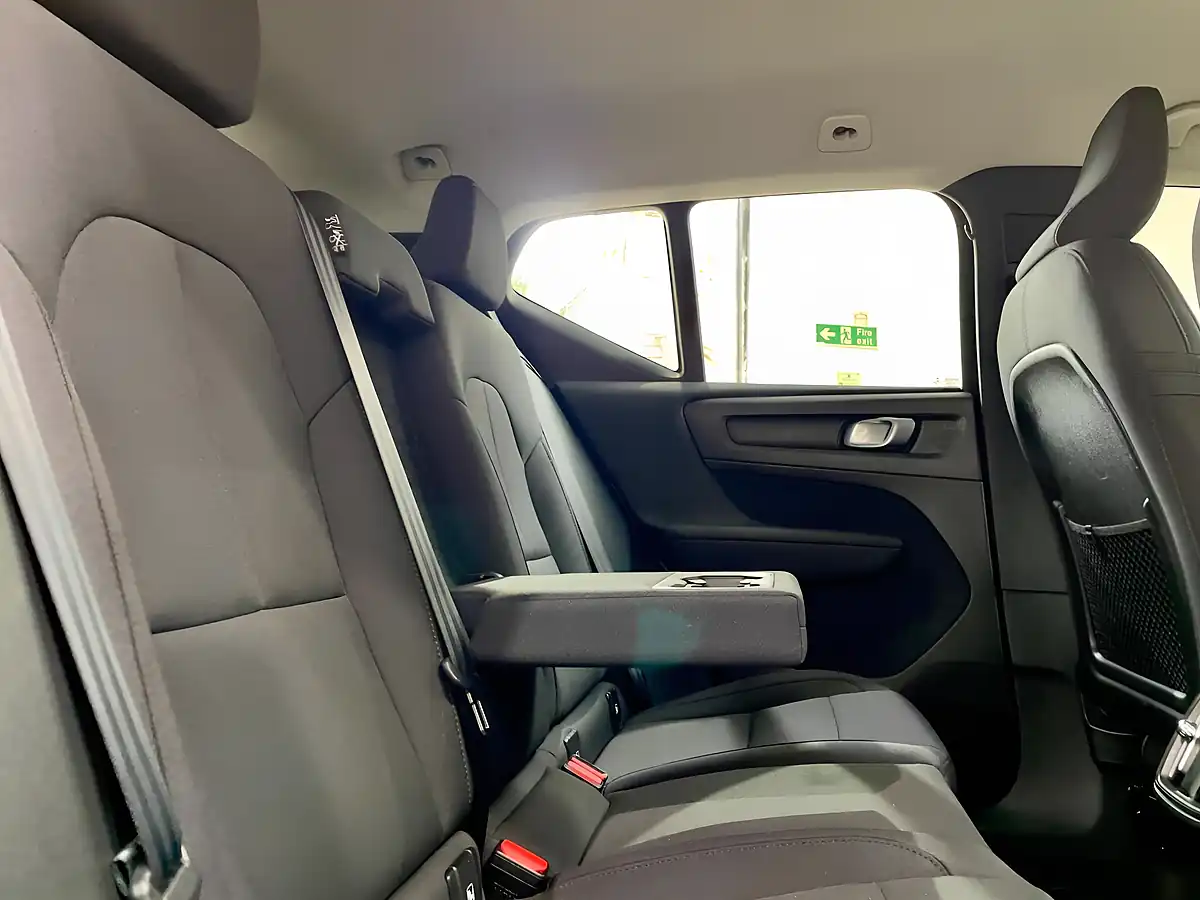 Used 2020 Volvo XC40 Momentum Black - Interior and Exterior details 8