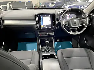 Used 2020 Volvo XC40 Momentum Black - Interior and Exterior details 9