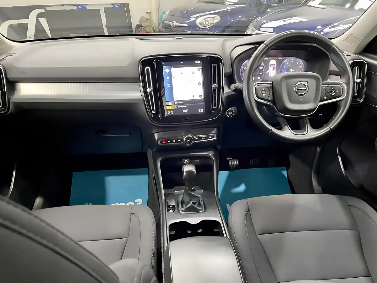 Used 2020 Volvo XC40 Momentum Black - Interior and Exterior details 9