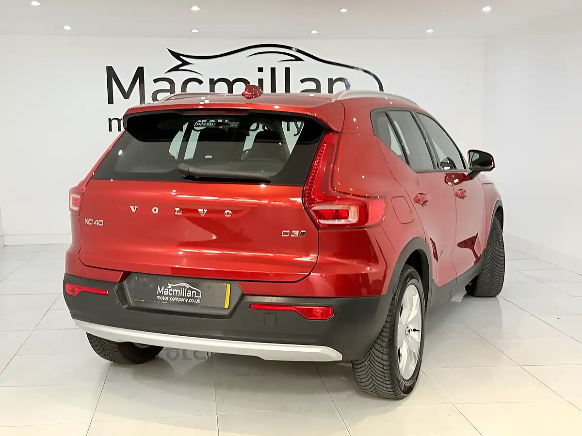 Used 2020 Volvo XC40 Momentum Pro Red - Interior and Exterior details 10