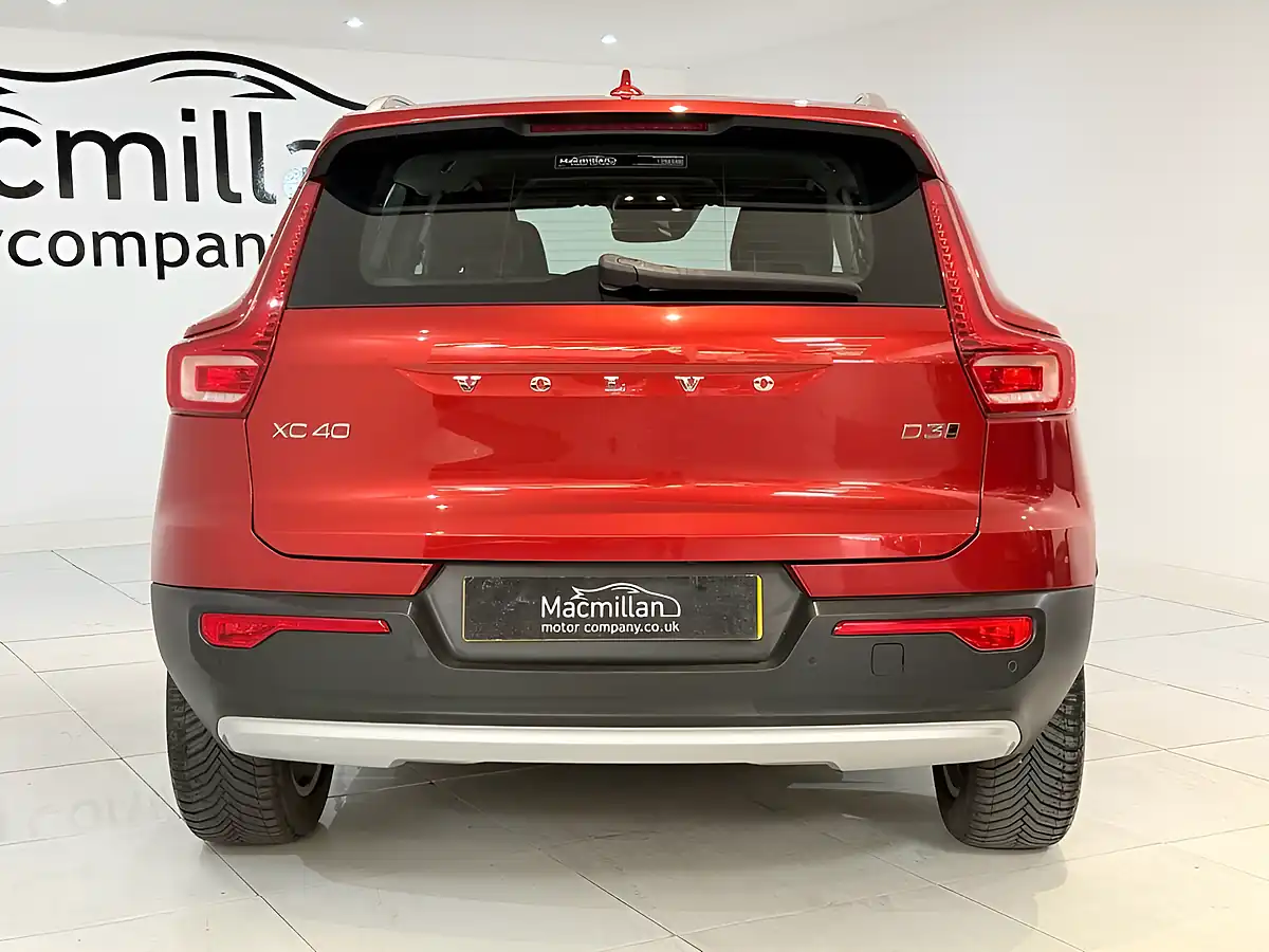 Used 2020 Volvo XC40 Momentum Pro Red - Interior and Exterior details 11