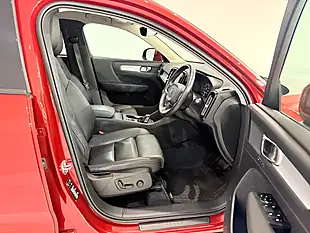Used 2020 Volvo XC40 Momentum Pro Red - Interior and Exterior details 15