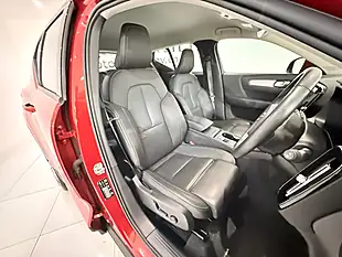 Used 2020 Volvo XC40 Momentum Pro Red - Interior and Exterior details 17