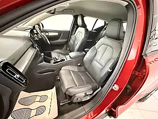 Used 2020 Volvo XC40 Momentum Pro Red - Interior and Exterior details 18
