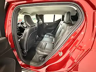 Used 2020 Volvo XC40 Momentum Pro Red - Interior and Exterior details 20