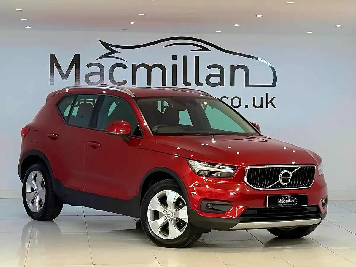 Used 2020 Volvo XC40 Momentum Pro Red - Interior and Exterior details 5