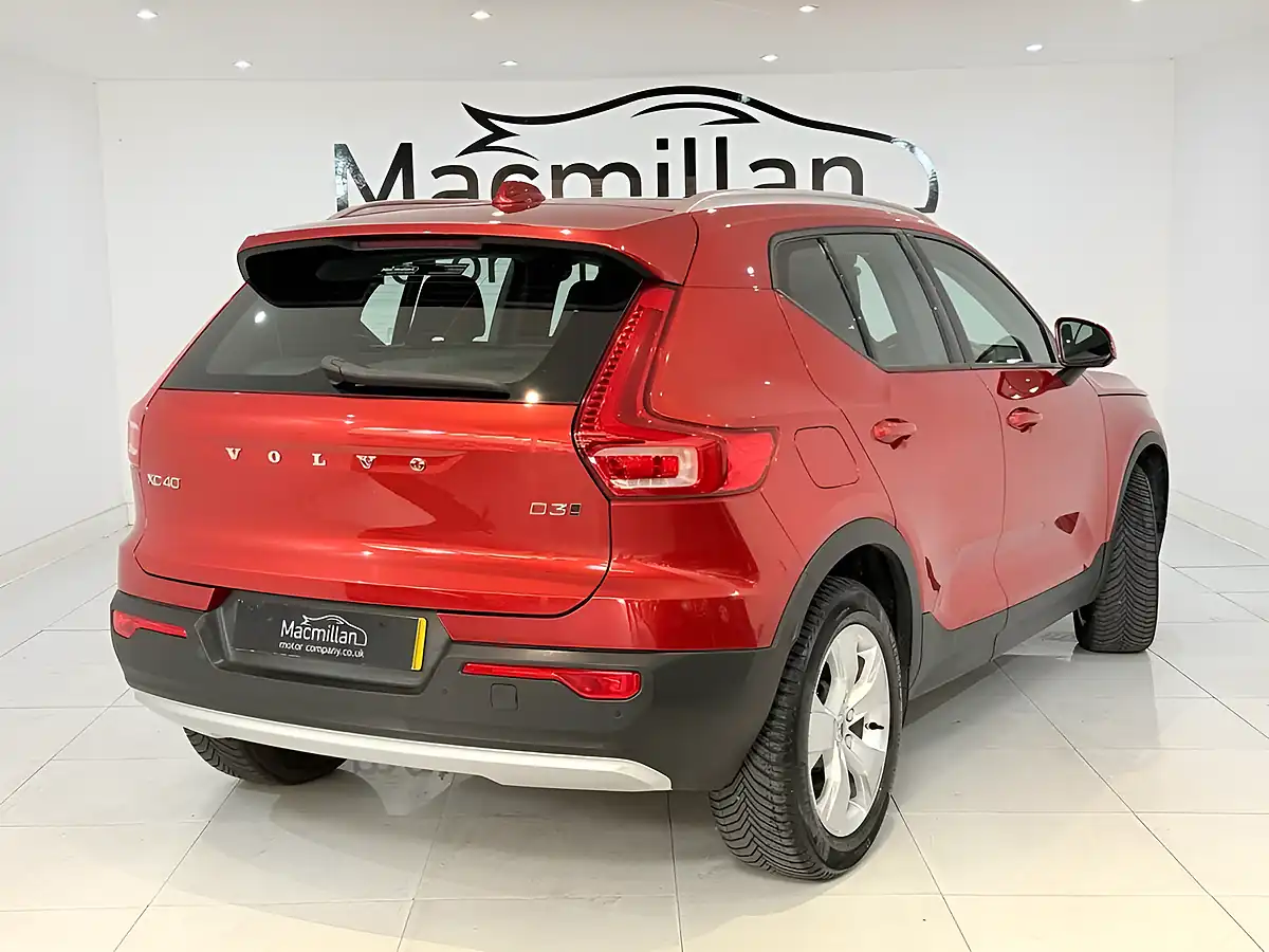 Used 2020 Volvo XC40 Momentum Pro Red - Interior and Exterior details 9