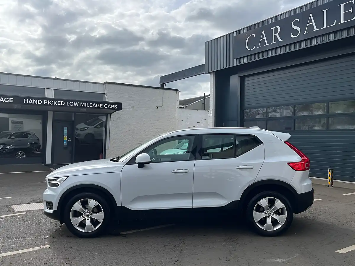 Used 2020 Volvo XC40 Momentum Silver - Interior and Exterior details 2