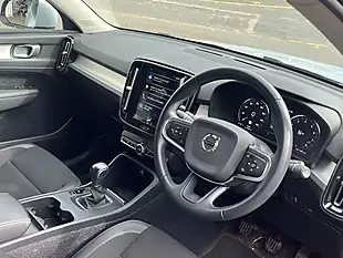 Used 2020 Volvo XC40 Momentum Silver - Interior and Exterior details 8