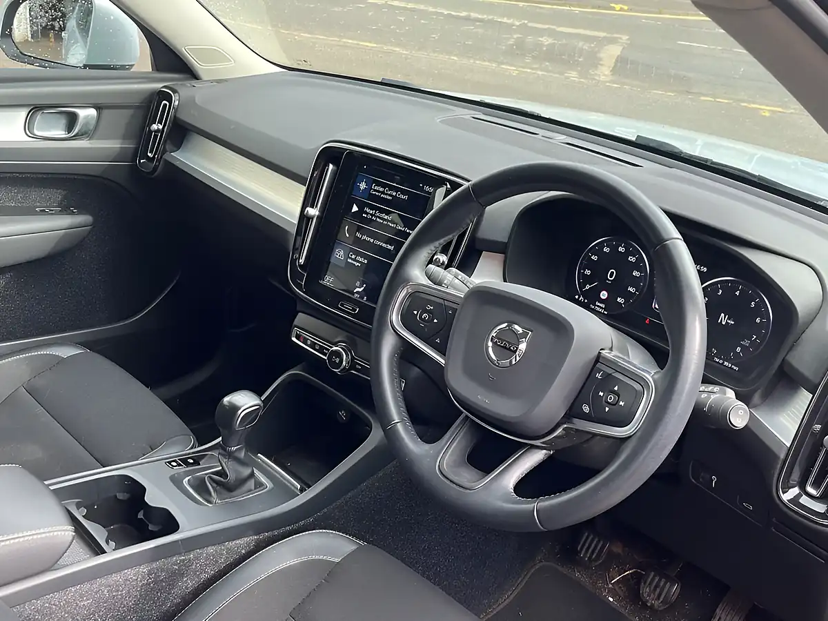 Used 2020 Volvo XC40 Momentum Silver - Interior and Exterior details 8