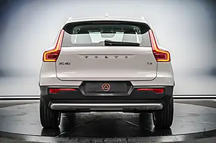 Used 2020 Volvo XC40 Momentum White - Interior and Exterior details 10