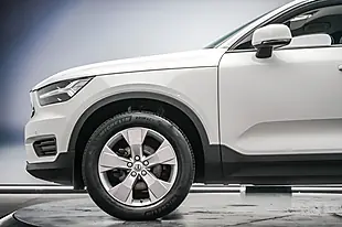 Used 2020 Volvo XC40 Momentum White - Interior and Exterior details 11