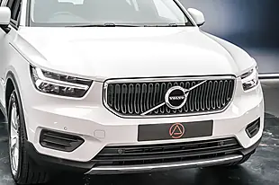 Used 2020 Volvo XC40 Momentum White - Interior and Exterior details 12