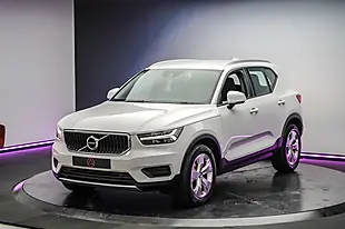 Used 2020 Volvo XC40 Momentum White - Interior and Exterior details 14