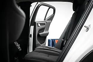 Used 2020 Volvo XC40 Momentum White - Interior and Exterior details 16