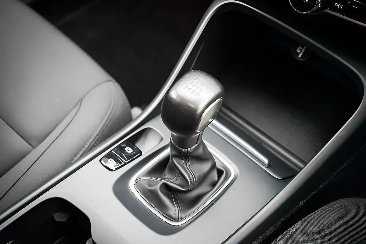 Used 2020 Volvo XC40 Momentum White - Interior and Exterior details 17