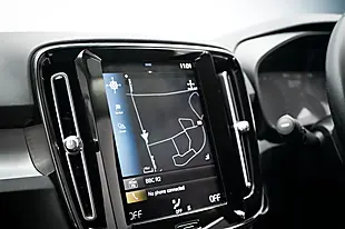 Used 2020 Volvo XC40 Momentum White - Interior and Exterior details 18