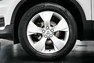 Used 2020 Volvo XC40 Momentum White - Interior and Exterior details 19
