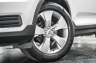 Used 2020 Volvo XC40 Momentum White - Interior and Exterior details 2