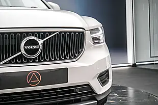 Used 2020 Volvo XC40 Momentum White - Interior and Exterior details 5