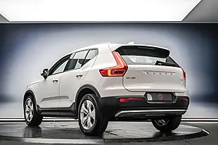 Used 2020 Volvo XC40 Momentum White - Interior and Exterior details 8