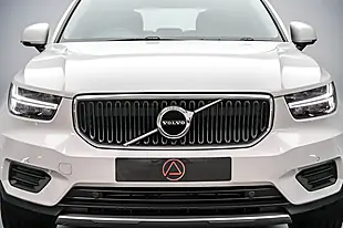 Used 2020 Volvo XC40 Momentum White - Interior and Exterior details 9