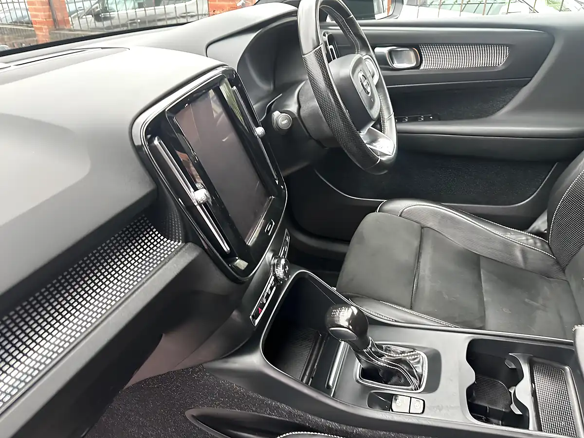 Used 2020 Volvo XC40 R-Design Black - Interior and Exterior details 12