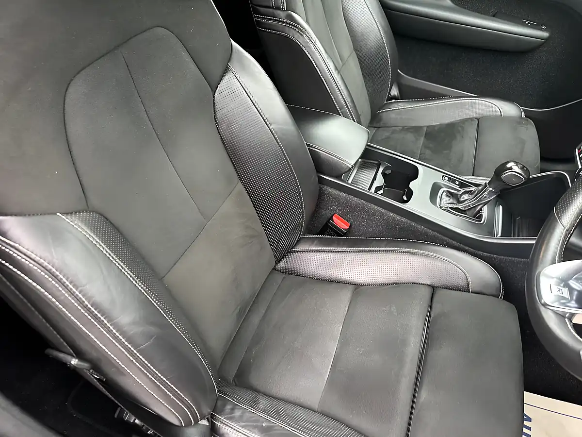 Used 2020 Volvo XC40 R-Design Black - Interior and Exterior details 13