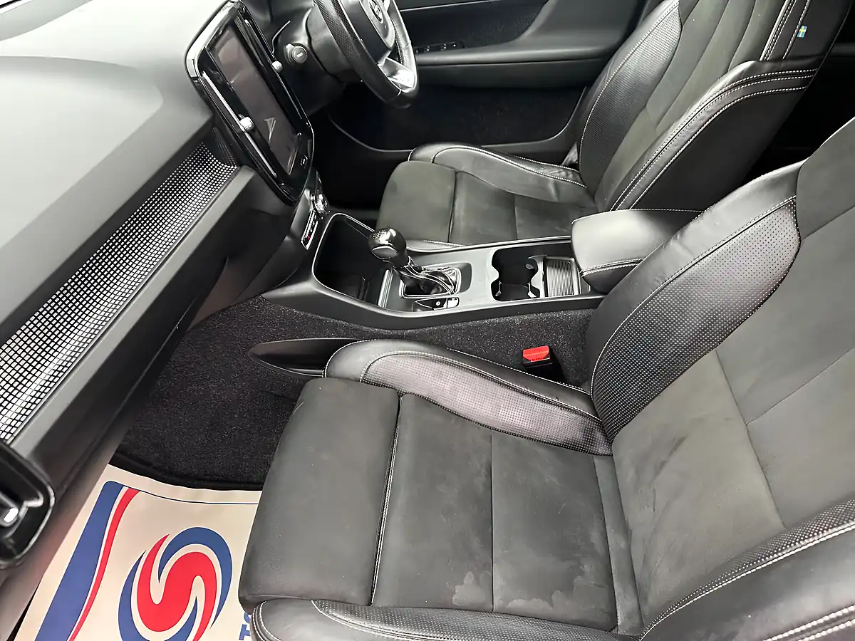 Used 2020 Volvo XC40 R-Design Black - Interior and Exterior details 16