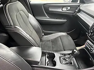 Used 2020 Volvo XC40 R-Design Black - Interior and Exterior details 17