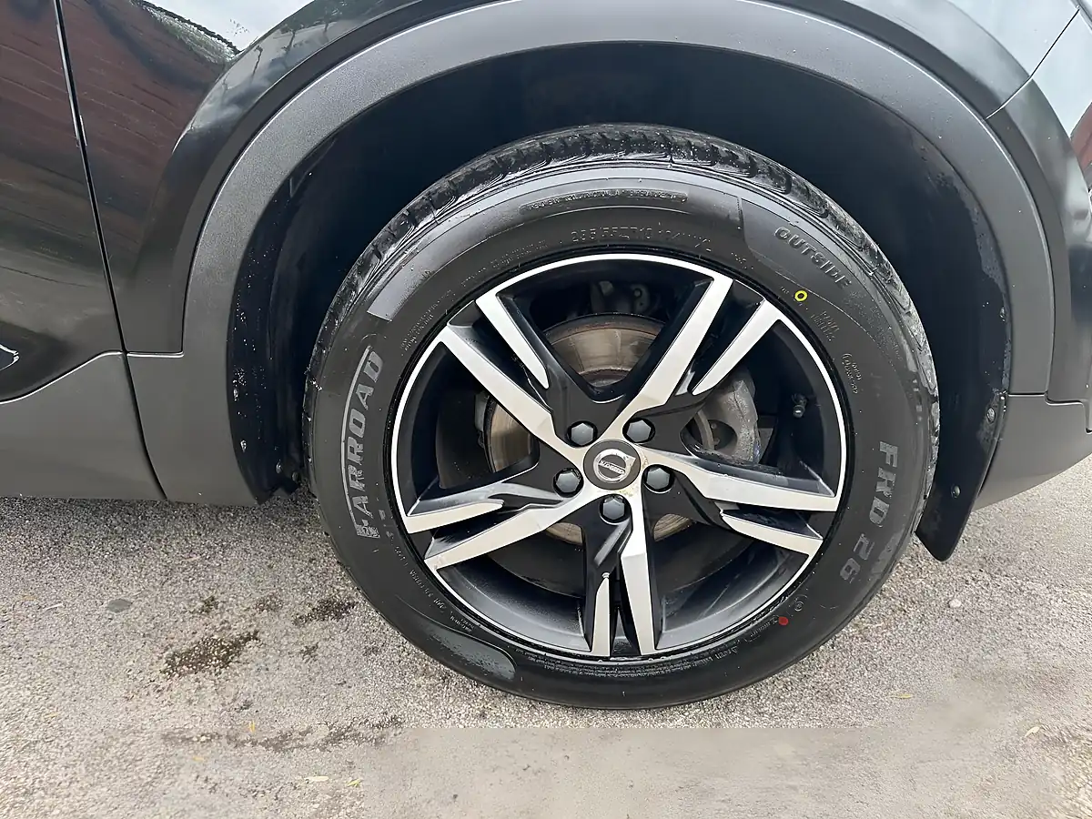 Used 2020 Volvo XC40 R-Design Black - Interior and Exterior details 18