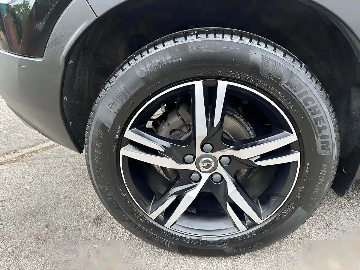 Used 2020 Volvo XC40 R-Design Black - Interior and Exterior details 20