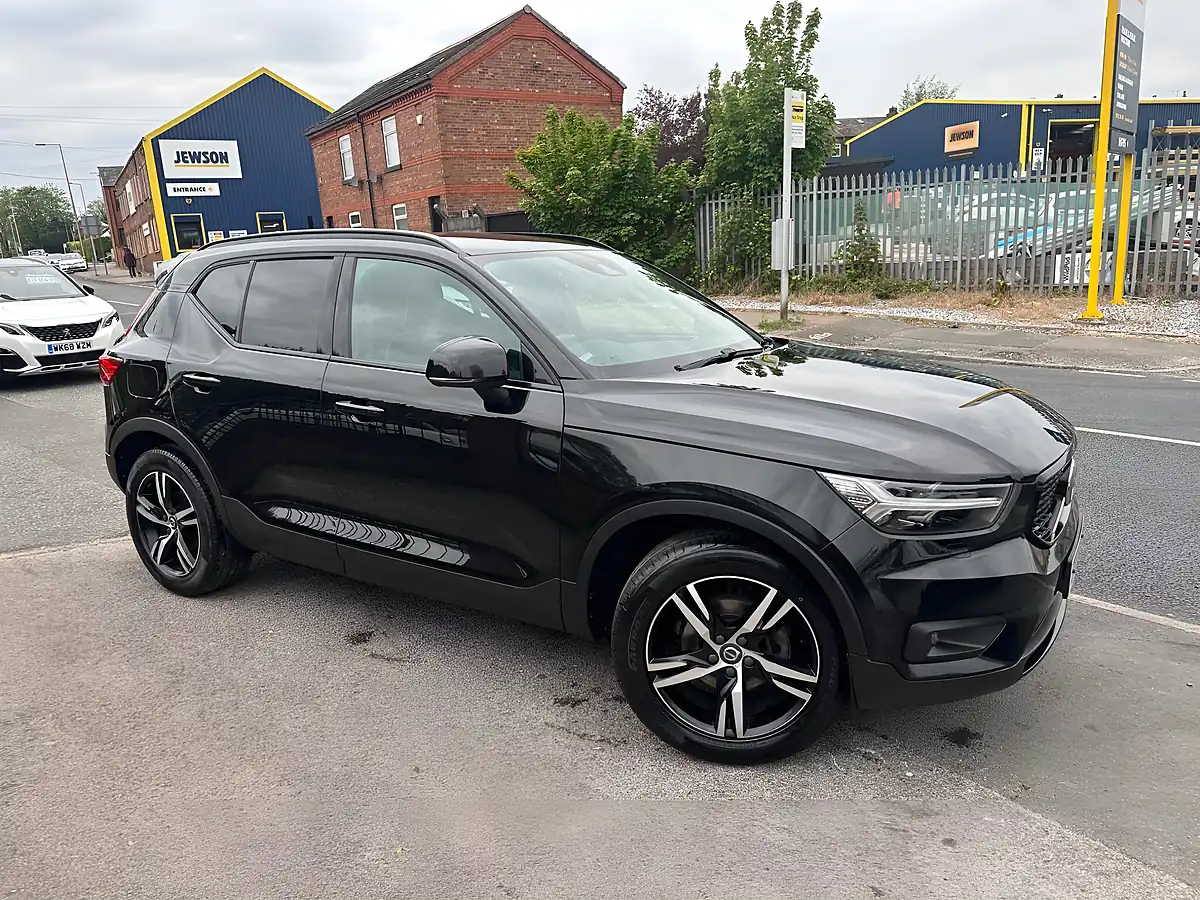 Used 2020 Volvo XC40 R-Design Black - Interior and Exterior details 7