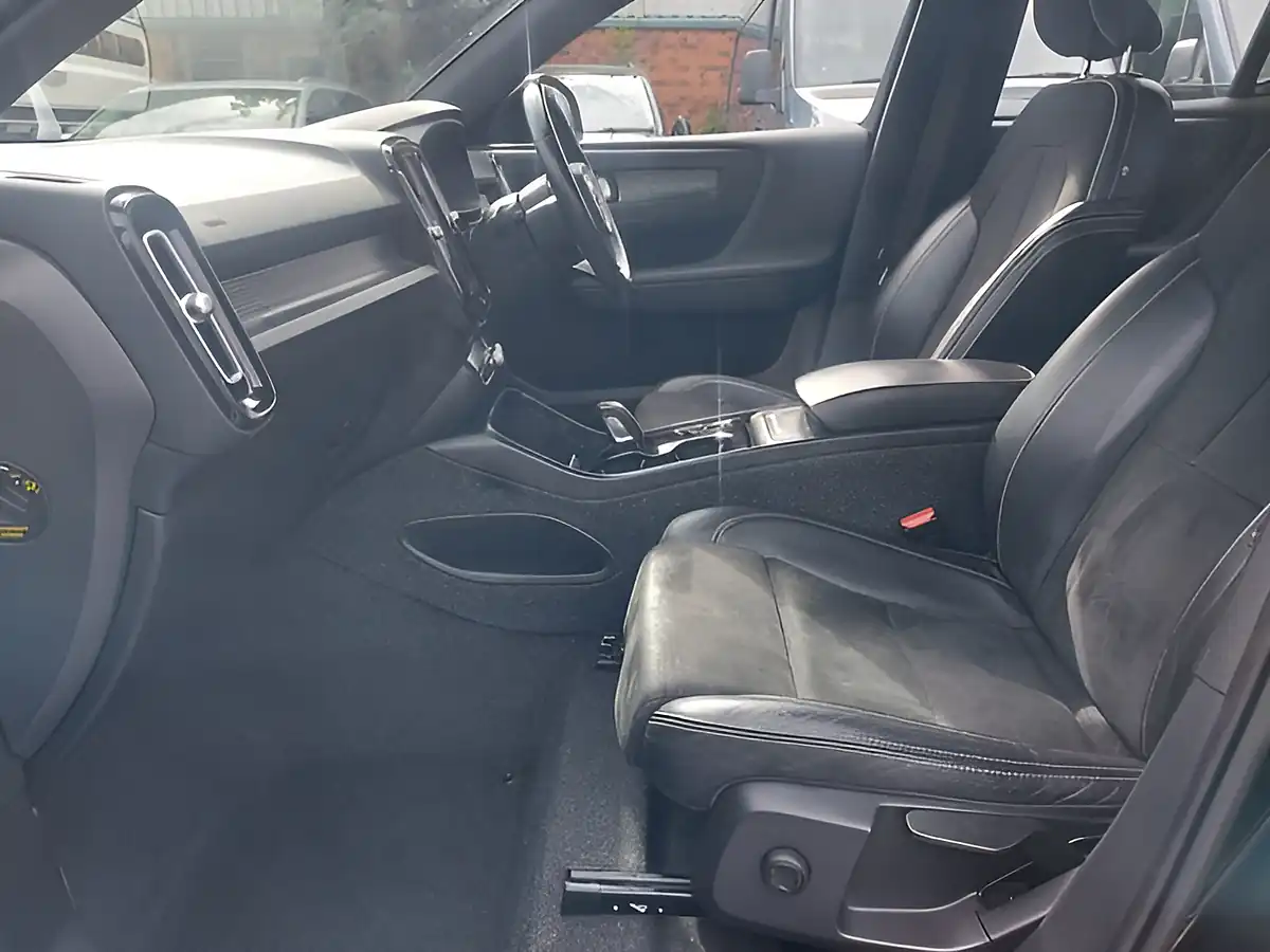 Used 2020 Volvo XC40 R-Design Black - Interior and Exterior details 14