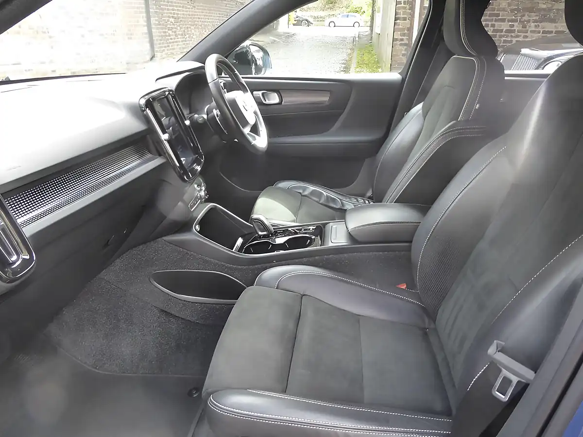 Used 2020 Volvo XC40 R-Design Blue - Interior and Exterior details 12