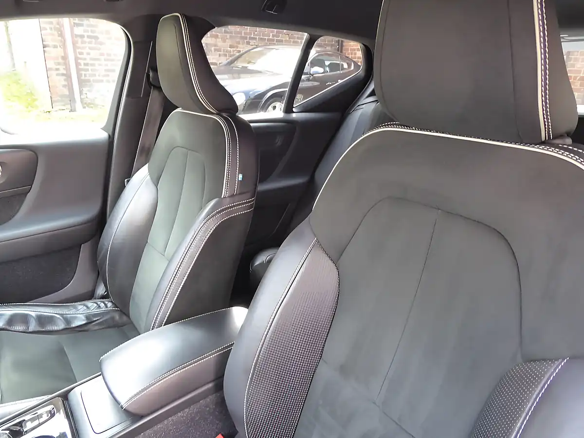 Used 2020 Volvo XC40 R-Design Blue - Interior and Exterior details 13