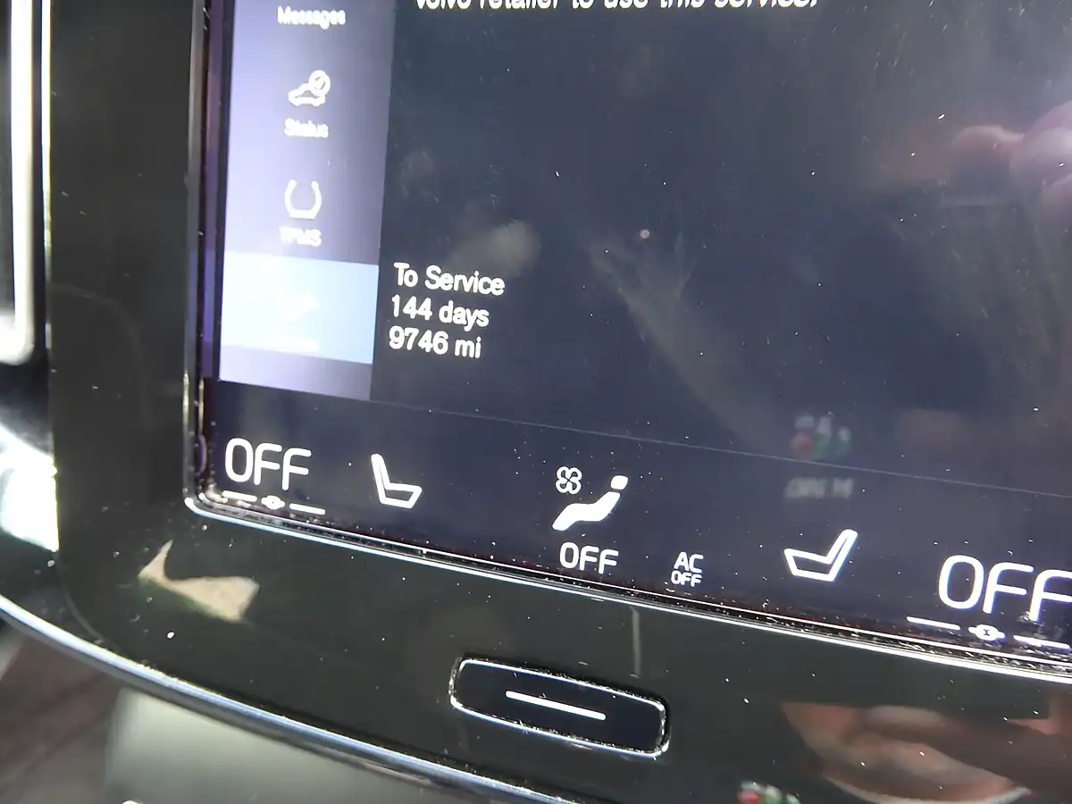 Used 2020 Volvo XC40 R-Design Blue - Interior and Exterior details 18