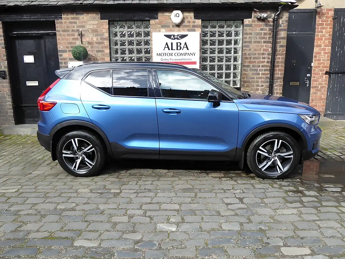 Used 2020 Volvo XC40 R-Design Blue - Interior and Exterior details 7