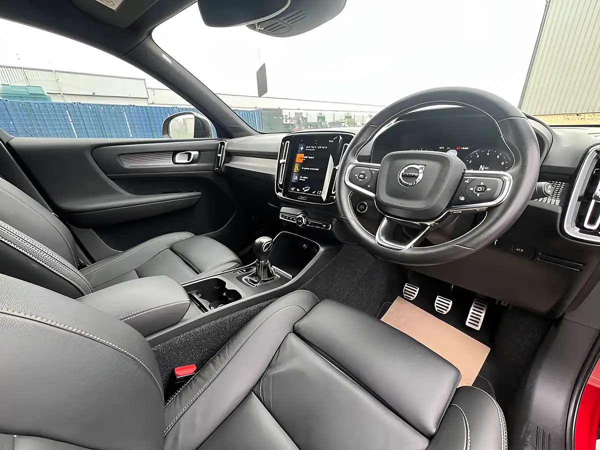 Used 2020 Volvo XC40 R-Design Fusion Red - Interior and Exterior details 15