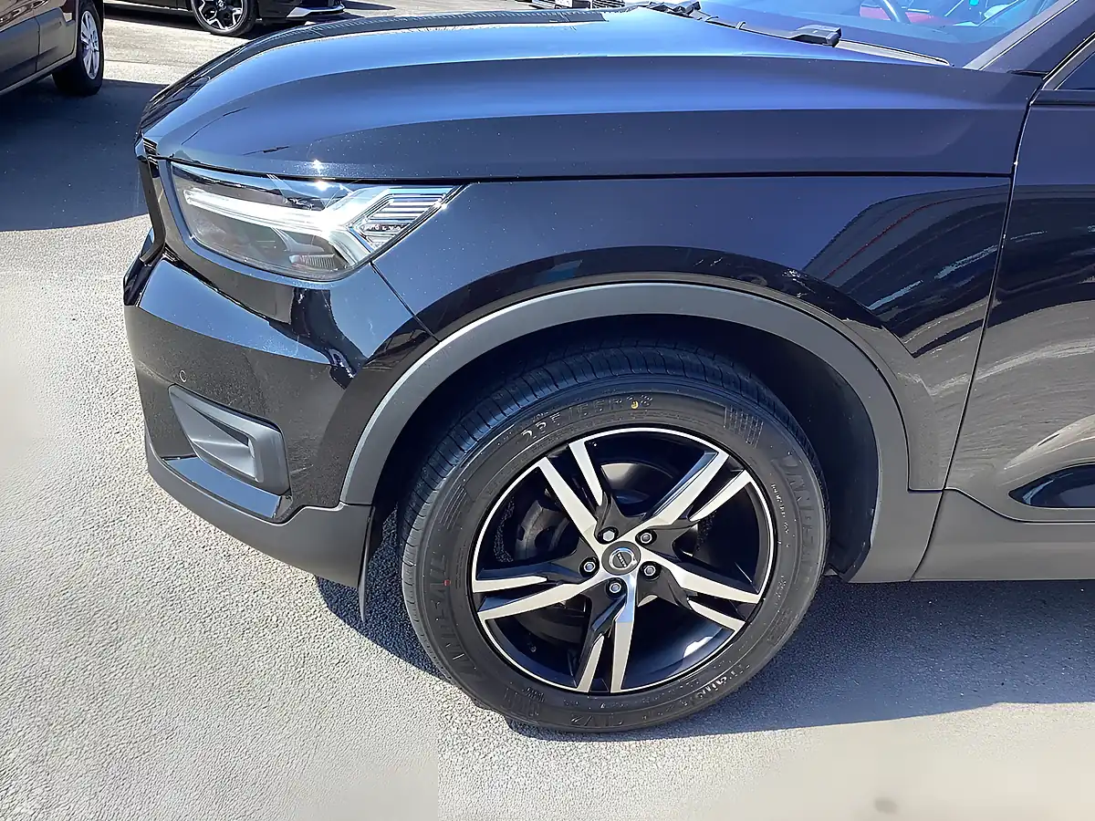 Used 2020 Volvo XC40 R-Design Onyx Black - Interior and Exterior details 13