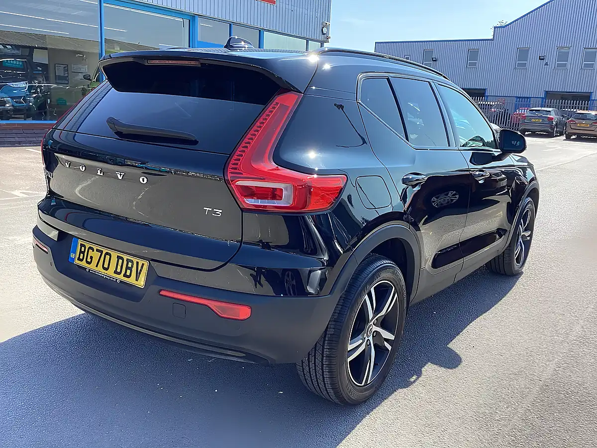Used 2020 Volvo XC40 R-Design Onyx Black - Interior and Exterior details 5