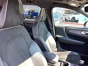 Used 2020 Volvo XC40 R-Design Onyx Black - Interior and Exterior details 8