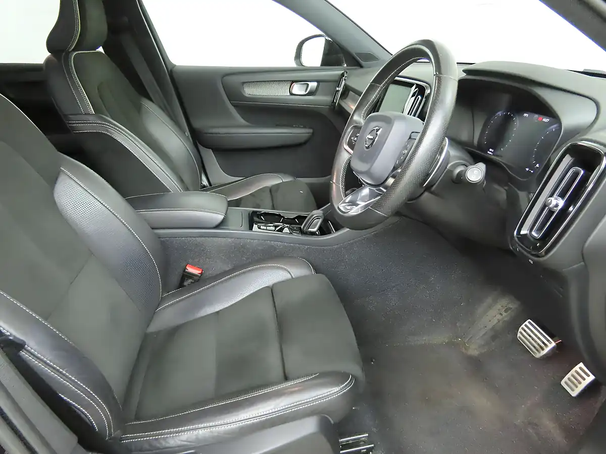 Used 2020 Volvo XC40 R-Design Pro Black - Interior and Exterior details 8