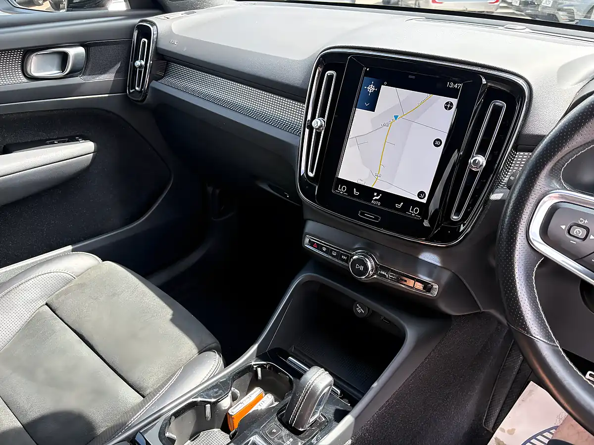 Used 2020 Volvo XC40 R-Design Pro Black - Interior and Exterior details 12