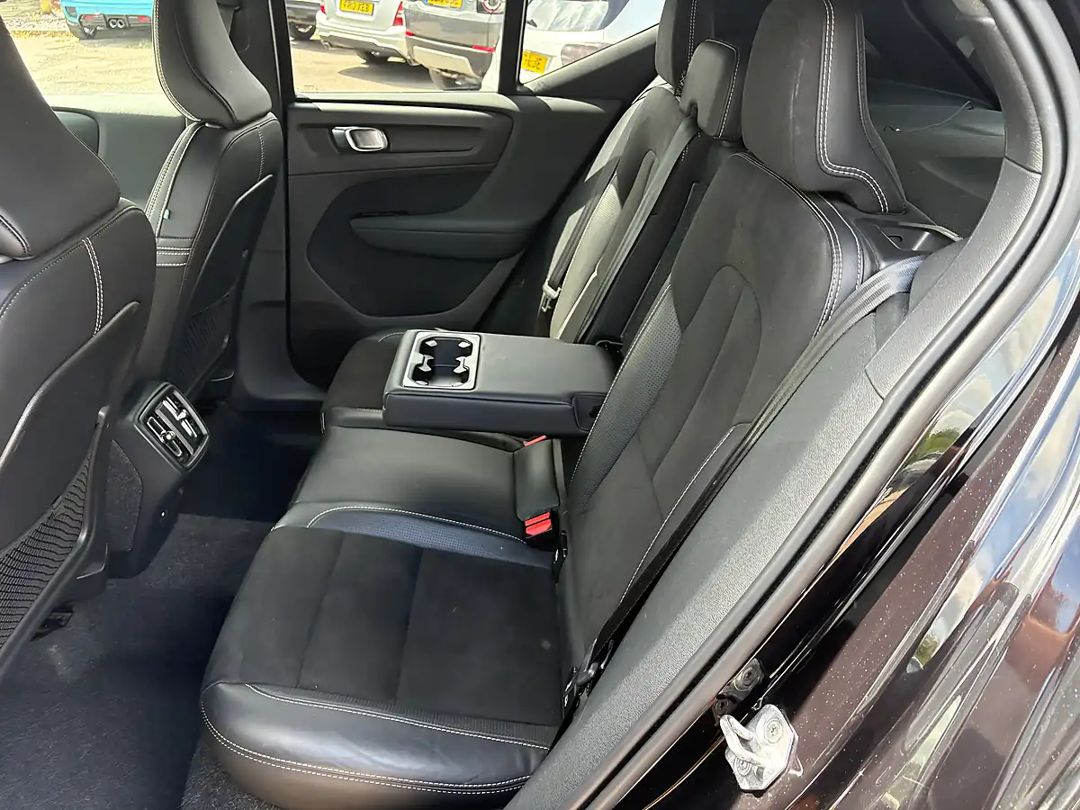 Used 2020 Volvo XC40 R-Design Pro Black - Interior and Exterior details 18