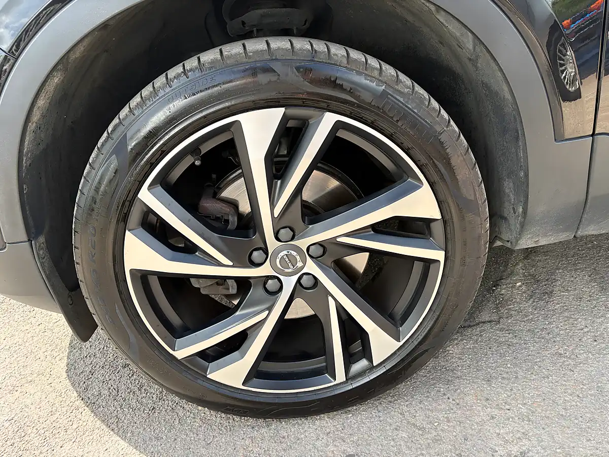 Used 2020 Volvo XC40 R-Design Pro Black - Interior and Exterior details 8